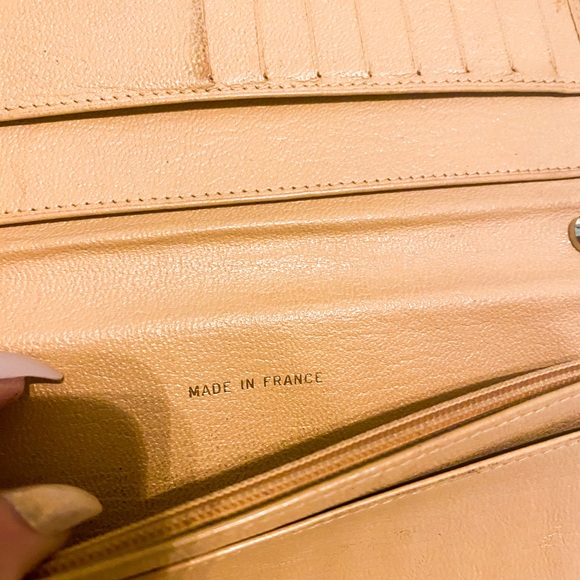 CHANEL Crossbody - SOLD - Picture 6 of 8